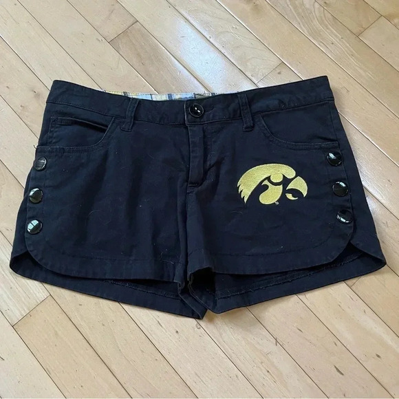 Iowa Hawkeyes Sz 9 Shortie Shorts E9 College Classics Low Rise Black Snap Up - Picture 1 of 10